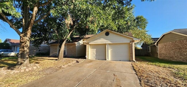 Primary Photo - 16755 Maplemont Dr