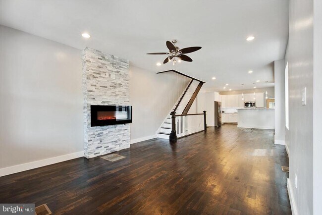 Building Photo - 5445 Ridge Ave