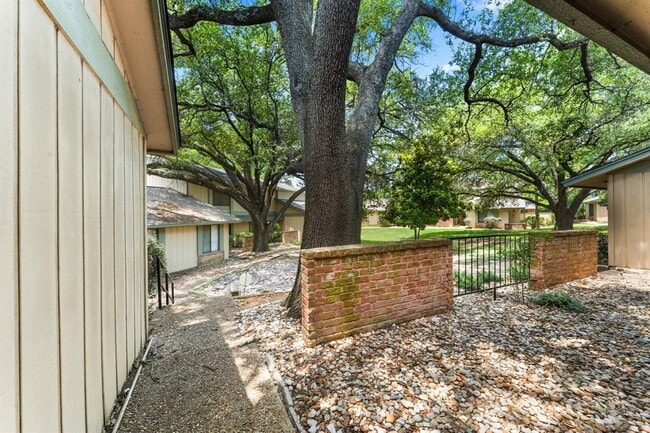 Building Photo - 903 Silver Quail Ln
