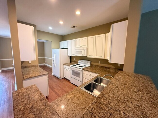 Building Photo - 3026 Sugarberry Ln