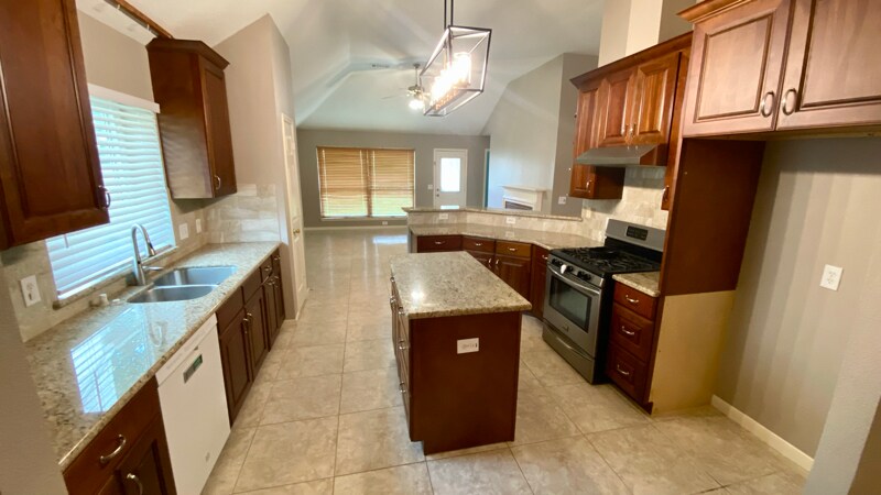 Building Photo - 3130 Birchleaf Dr