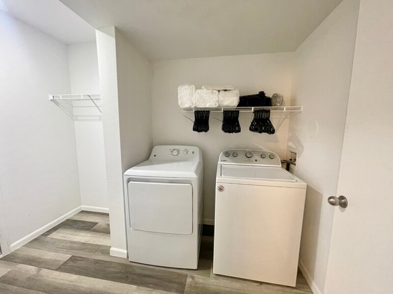 Building Photo - 210 White River Dr