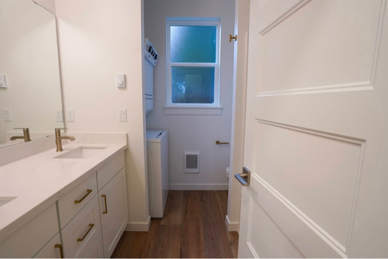 Building Photo - 1331 Lenore Dr