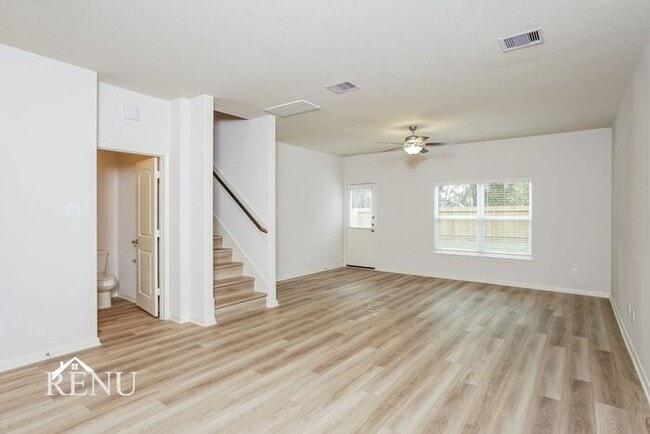 Building Photo - 10406 Sweetwater Creek Dr