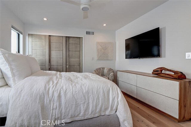 Building Photo - 1208 The Strand