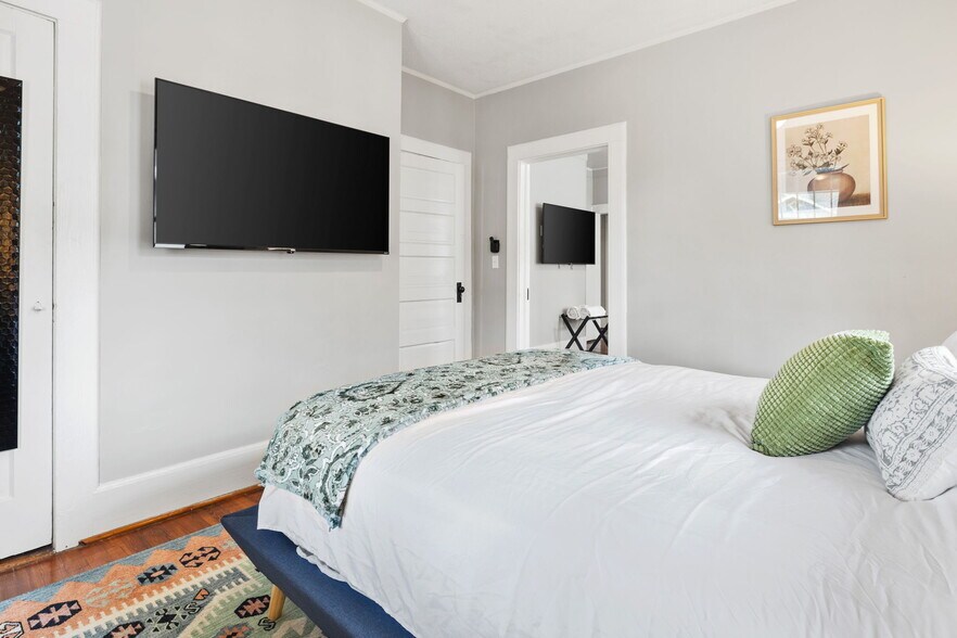 Building Photo - 2214 Wallace St