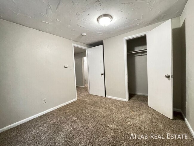 Building Photo - 7145 Red Cloud St