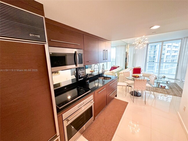 Primary Photo - 495 Brickell Ave