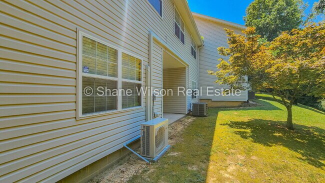 Building Photo - Spacious 3-Bed, 3-Bath Townhouse in Dalton