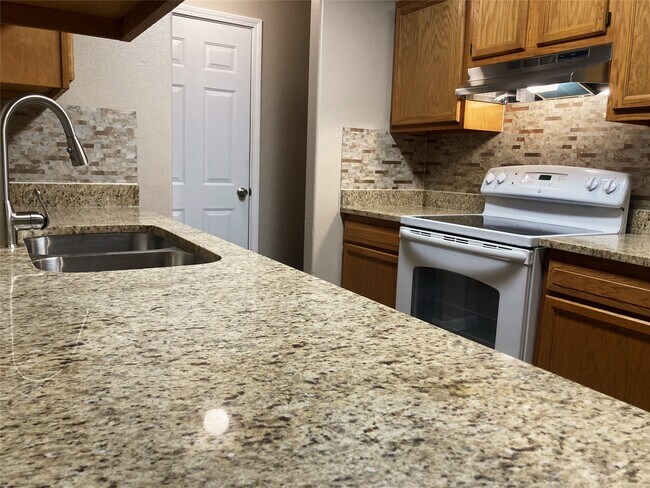 Building Photo - 10479 Royal Tricia Dr
