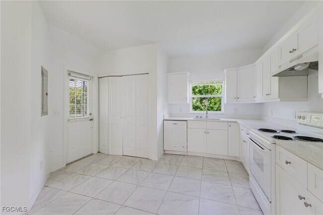 Building Photo - 5612 Rose Garden Rd