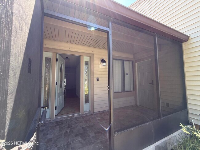 Building Photo - 10511 Tanglewilde Dr W