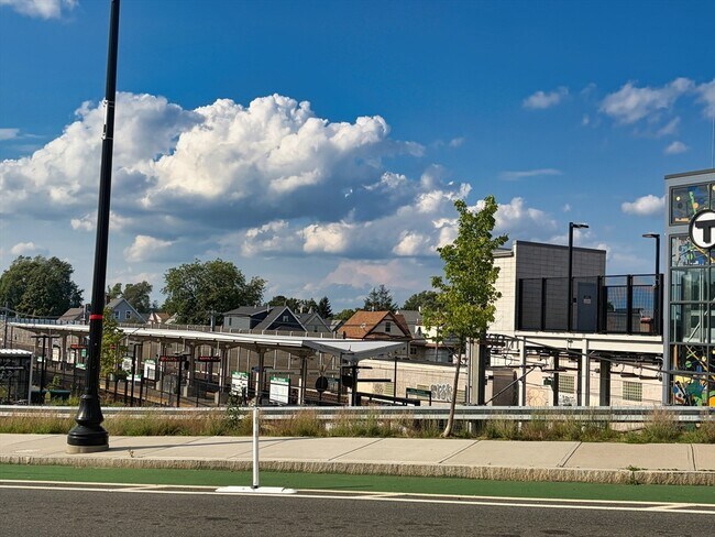 Building Photo - 624 Boston Ave