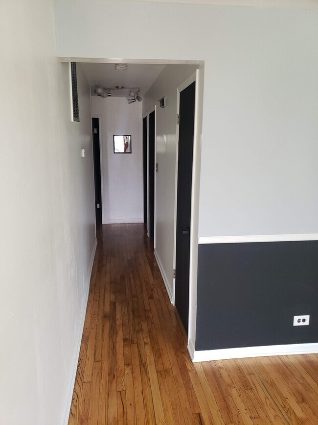 Building Photo - 1429 Kasten Dr