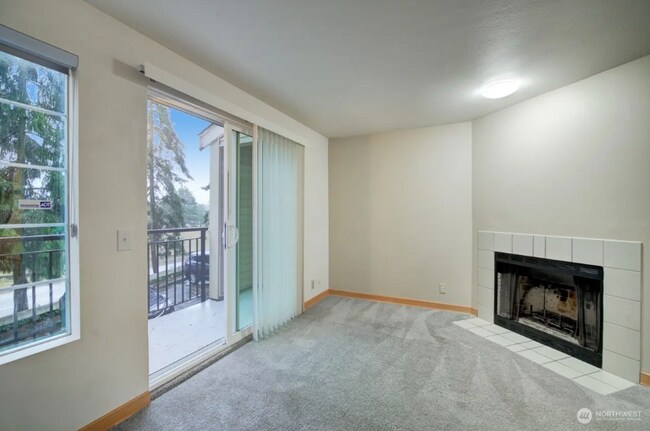 Building Photo - 2 Week Move In Special - Beautiful Edmonds...