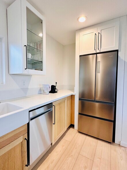 Dishwasher and glass cabinet - 236 N Goodhope Ave
