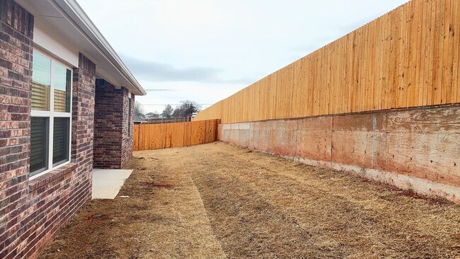 Building Photo - 3 Bedroom 2 Bathroom 2 Car Garage Home in Oakdale School District