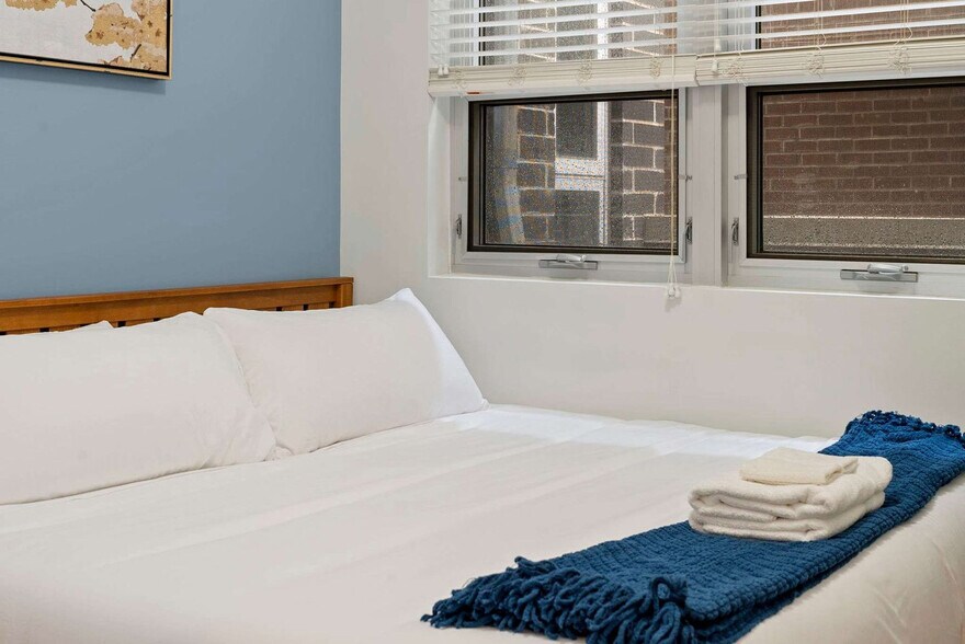 Building Photo - 1243 W Madison St