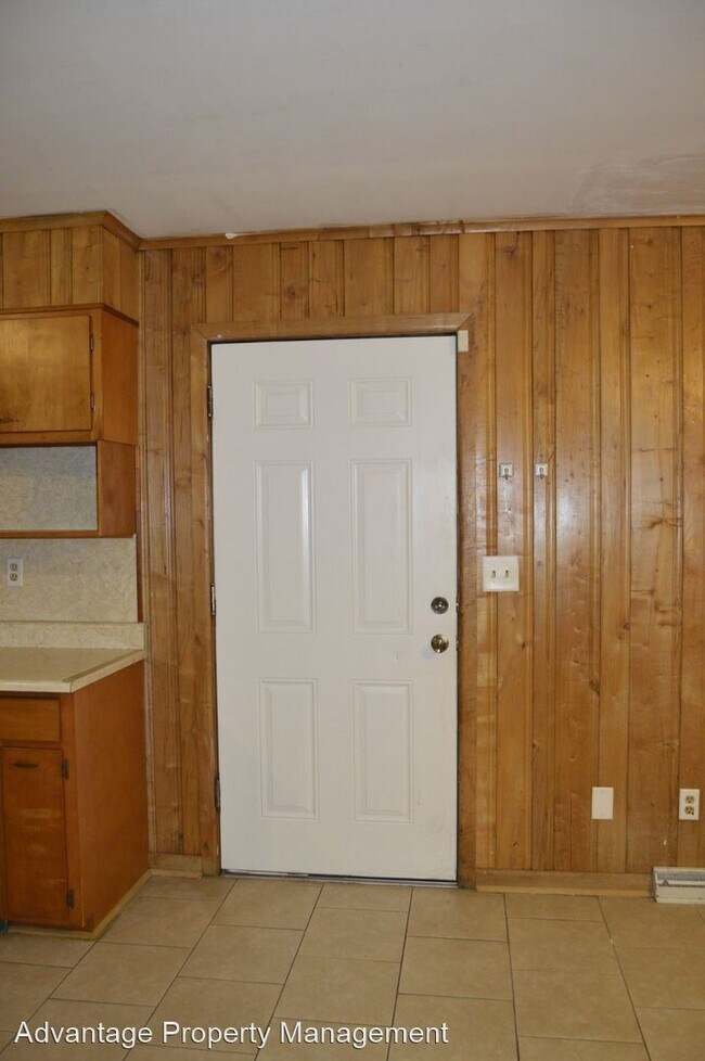 Building Photo - 3 br, 2 bath House - 1611 Chenault Dr SE