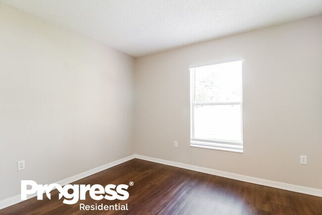 Building Photo - 1044 Cannock Dr