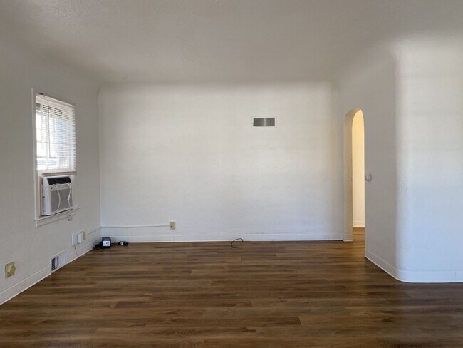 Building Photo - 2 Bed / 2 Bath Home - Close to UNC