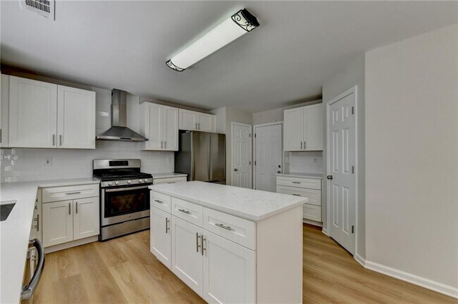 Building Photo - 340 Waddington Trail