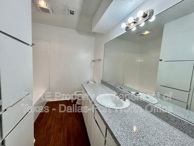 Building Photo - 3405 Orchard St