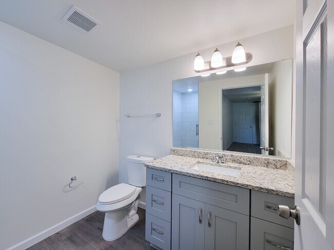 Building Photo - 413 S Market St