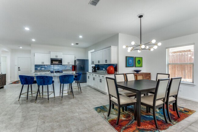 Building Photo - Contemporary in Cleburne!