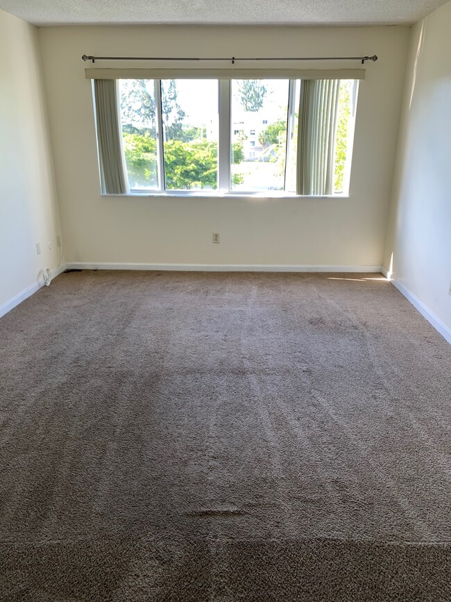 Living/Dining room - 14820 Naranja Lakes Blvd