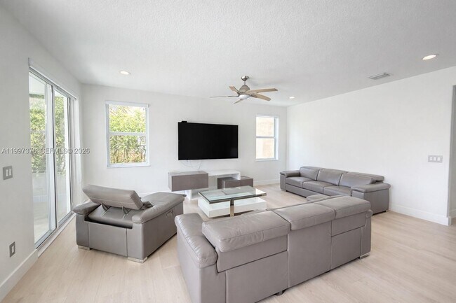 Building Photo - 3821 SW 167th Ave