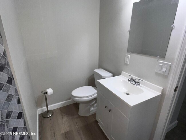 Building Photo - 2129 Kingswood Rd
