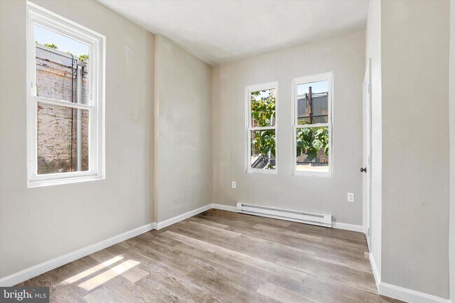 Building Photo - 3114 Custer St