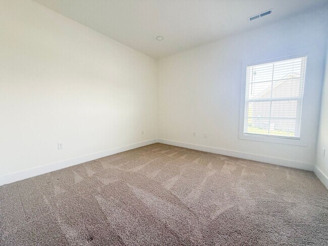 Building Photo - 3-Bedroom Home Steps from Resort-Style Pool with Jack-and-Jill Bath