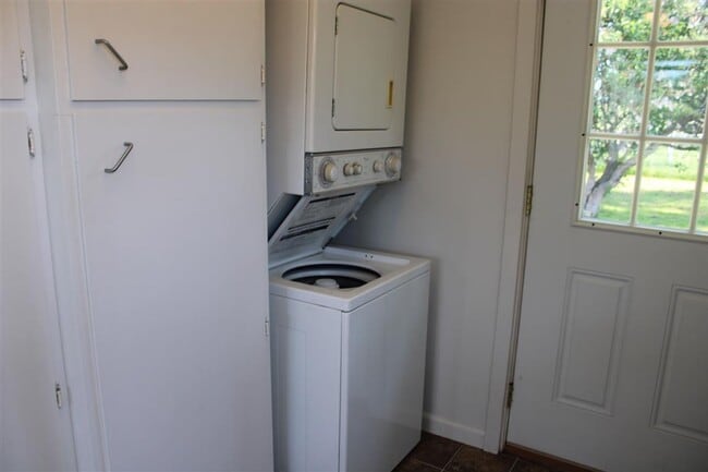 Building Photo - 1 Bedroom- Single Family Home with Large Yard