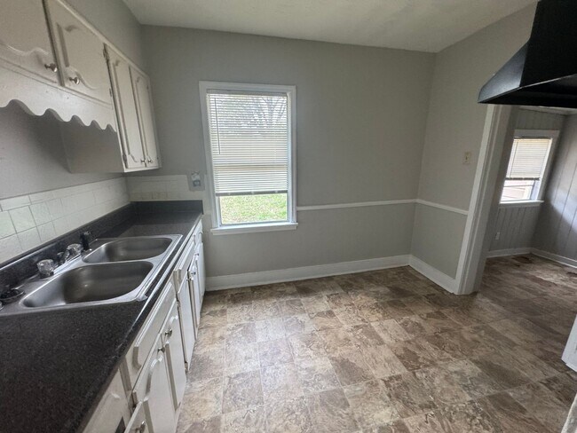 Building Photo - 1895 S Lauderdale St