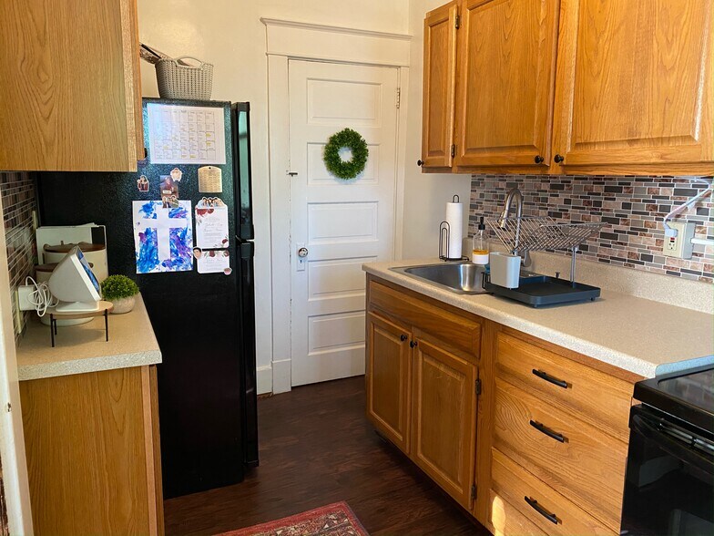 Kitchen - 403 E Penn St