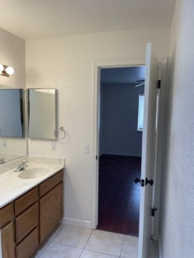 Building Photo - 3505 Mockingbird Dr