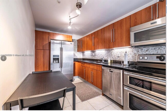 Building Photo - 3000 S Ocean Dr