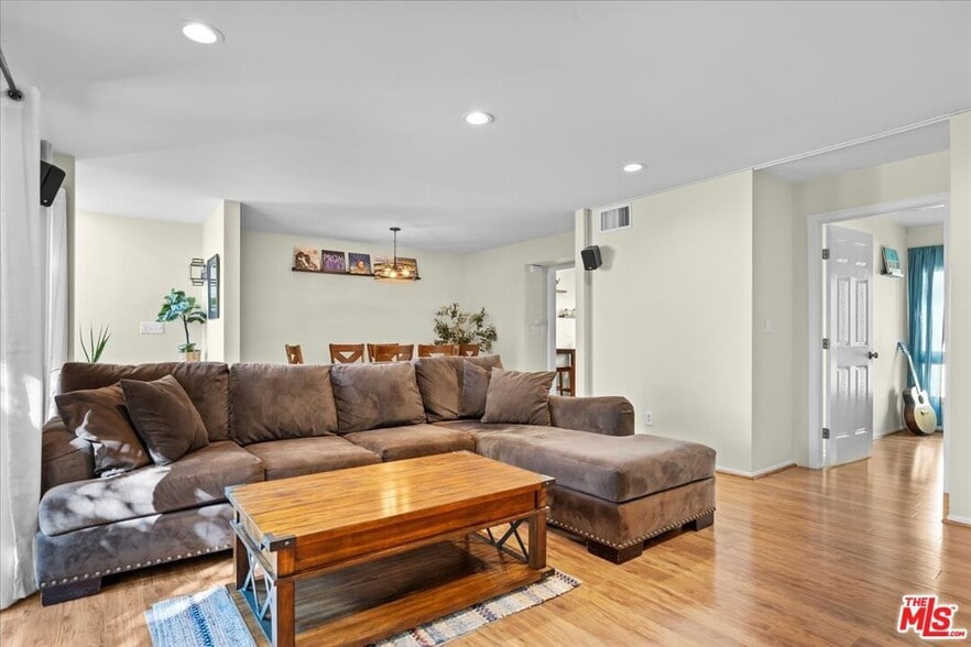 Building Photo - 5267 Coldwater Canyon Ave