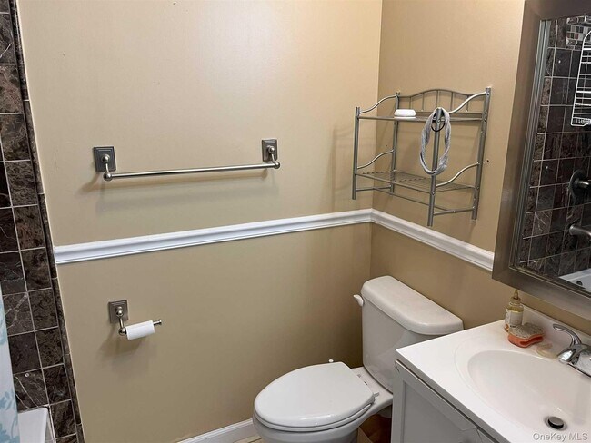 Building Photo - 8 James St