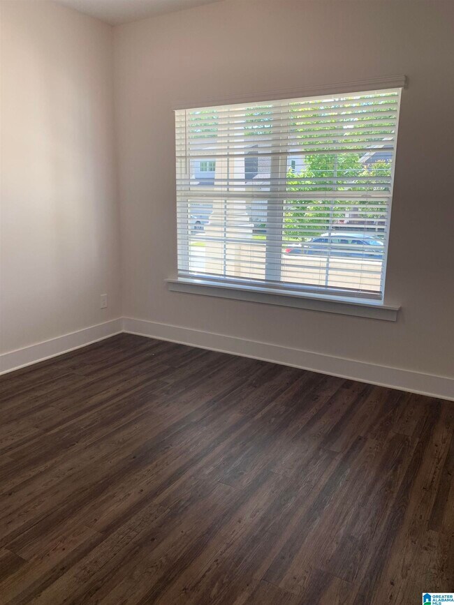 Building Photo - 1285 Shades Terrace