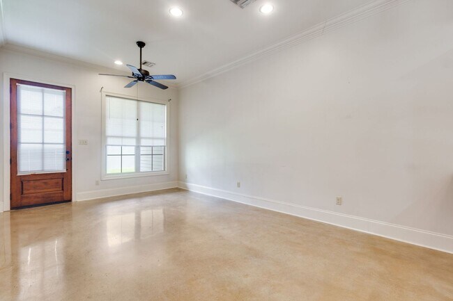 Building Photo - FOR RENT in LAFAYETTE!