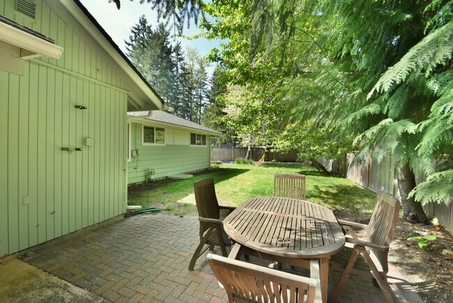 Building Photo - 3Bd/1.75Ba Bellevue House