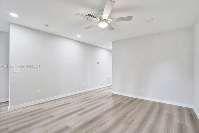 Building Photo - 6860 SW 18th Ct