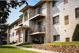 Building Photo - Maple Leaf Apartments