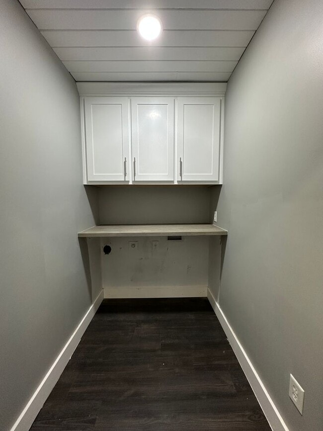 Building Photo - 4 Bedroom/3 Bathroom House in Piney Flats, TN