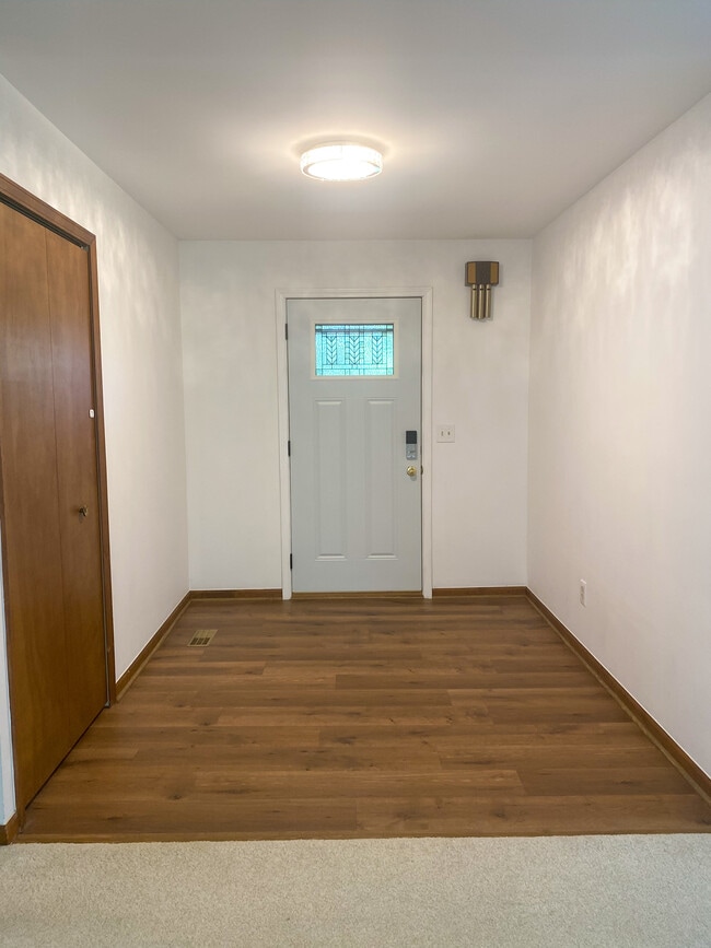 Building Photo - 23589 Hickory Grove Ln