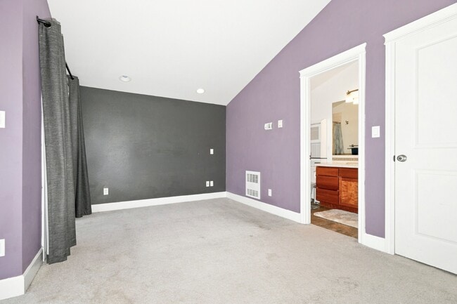 Building Photo - *Beautiful Ballard Townhome with Spacious Fenced Yard & Attached Garage FOR RENT* Available for M...