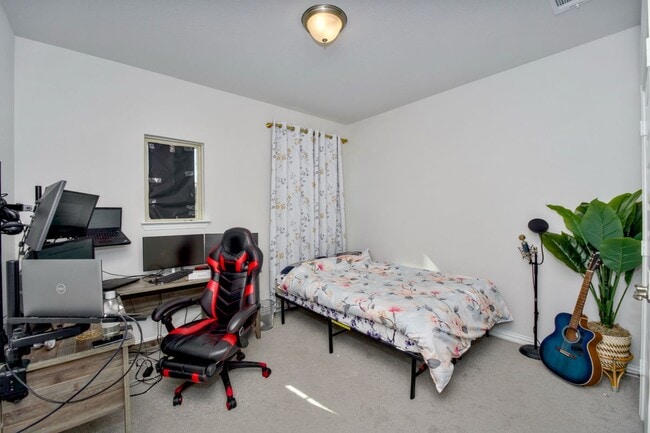 Building Photo - 1121 Milfoil Dr